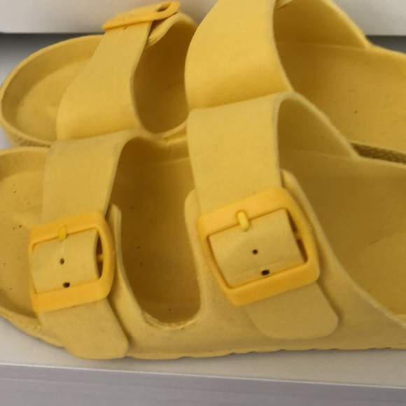 Yellow off-brand Birkenstock slides - Picture 4 of 4